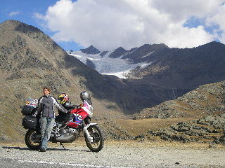 Imi by glacier Gavia Pass.JPG